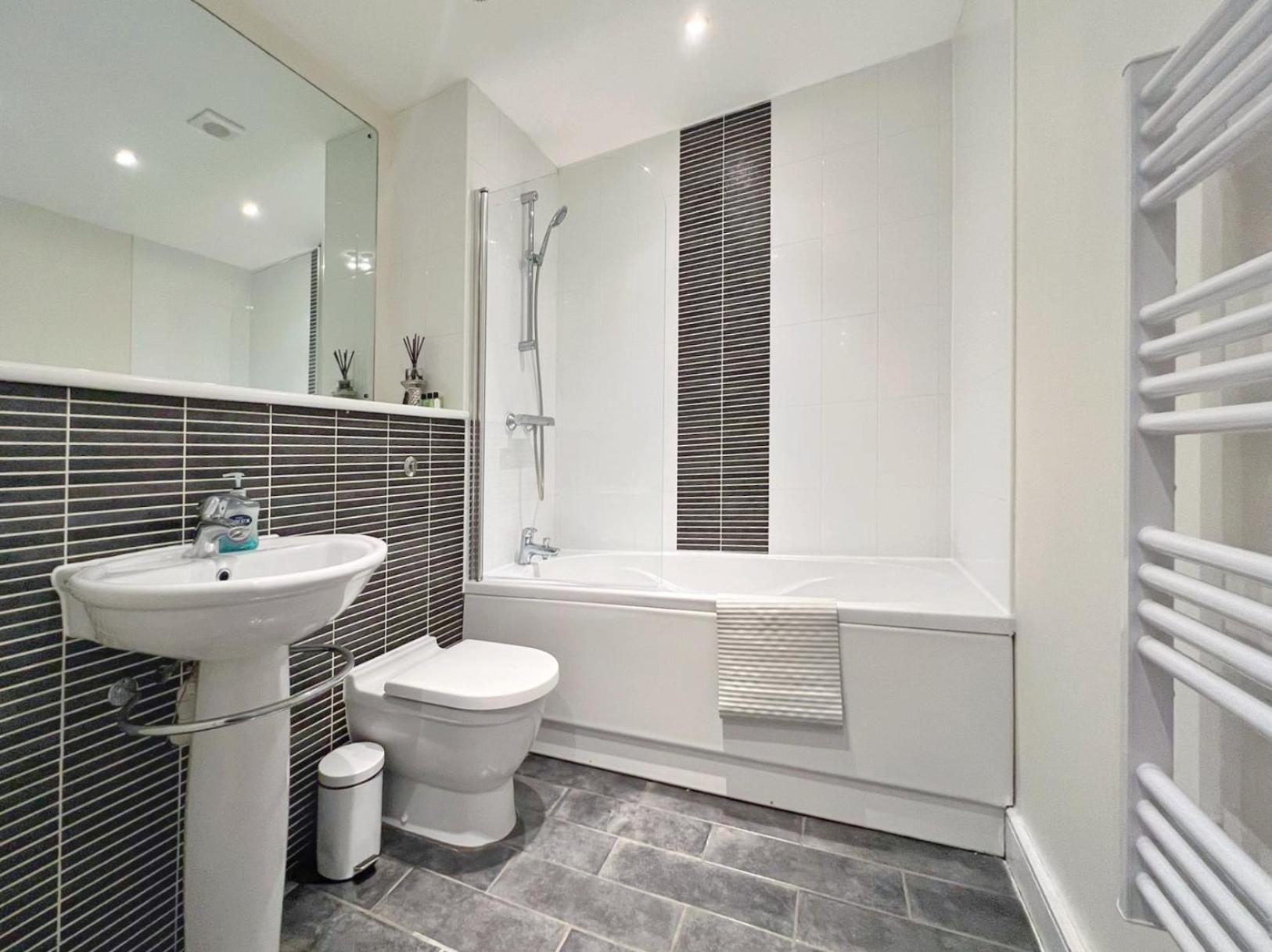 Seaview Boutique One-Bedroom Apt Swansea Exterior foto